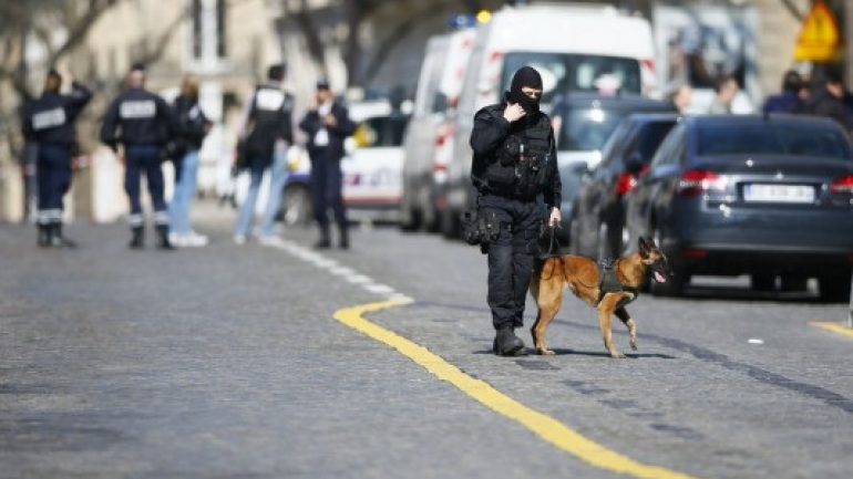 Συναγερμός στην ΕΛ.ΑΣ. για νέα τρομοδέματα: Δεν περνάνε όλα τα δέματα από τα σκάνερ του αεροδρομίου!